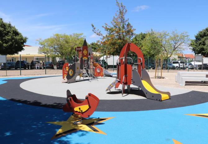 Parque Infantil do Largo Alto dos Moinhos Parque Infantil do Largo Alto dos Moinhos